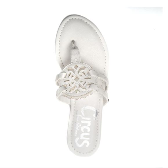 Circus by Sam Edelman Shoes - Circus by Sam Edelman CHERRI White Flat Sandals Women's Size 8 M